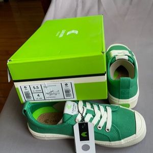OCA Low Cariuma green canvas sneakers